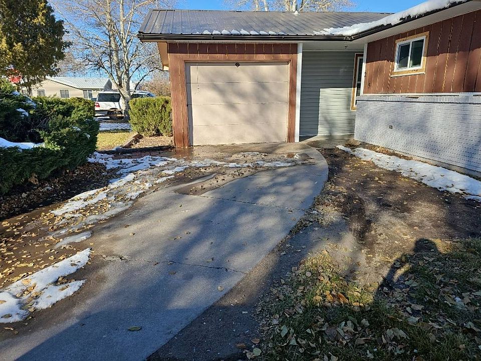 1st image of 215 Maple Dr