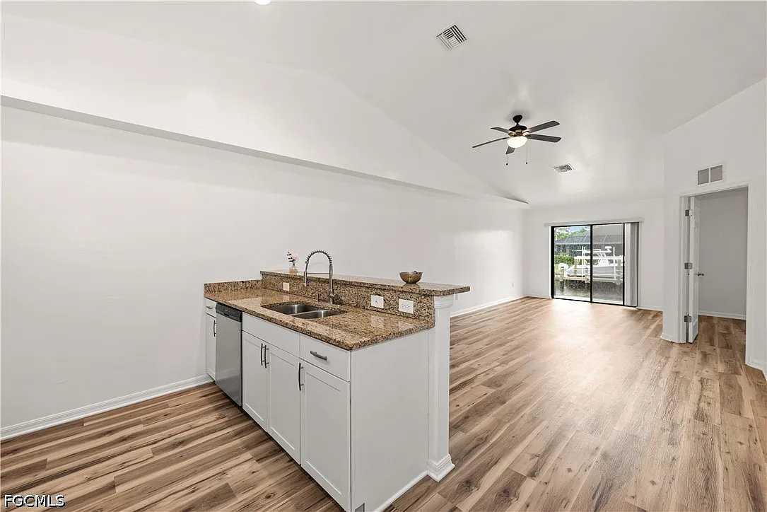 3 bed, 2.0 bath, 1209 sqft, $1,700 — Photo 4