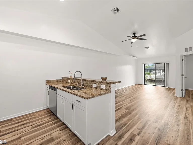3520 SW 17th Ave — Photo 4