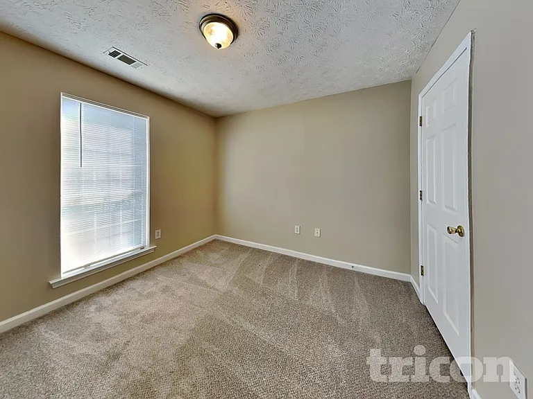 50 Tufts Cir — Photo 8