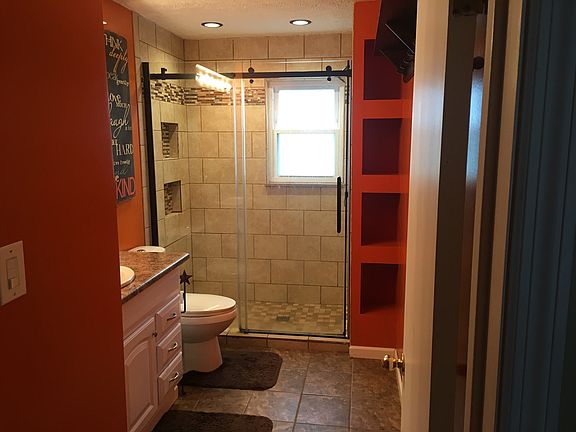 2nd image of 2135 Summit St