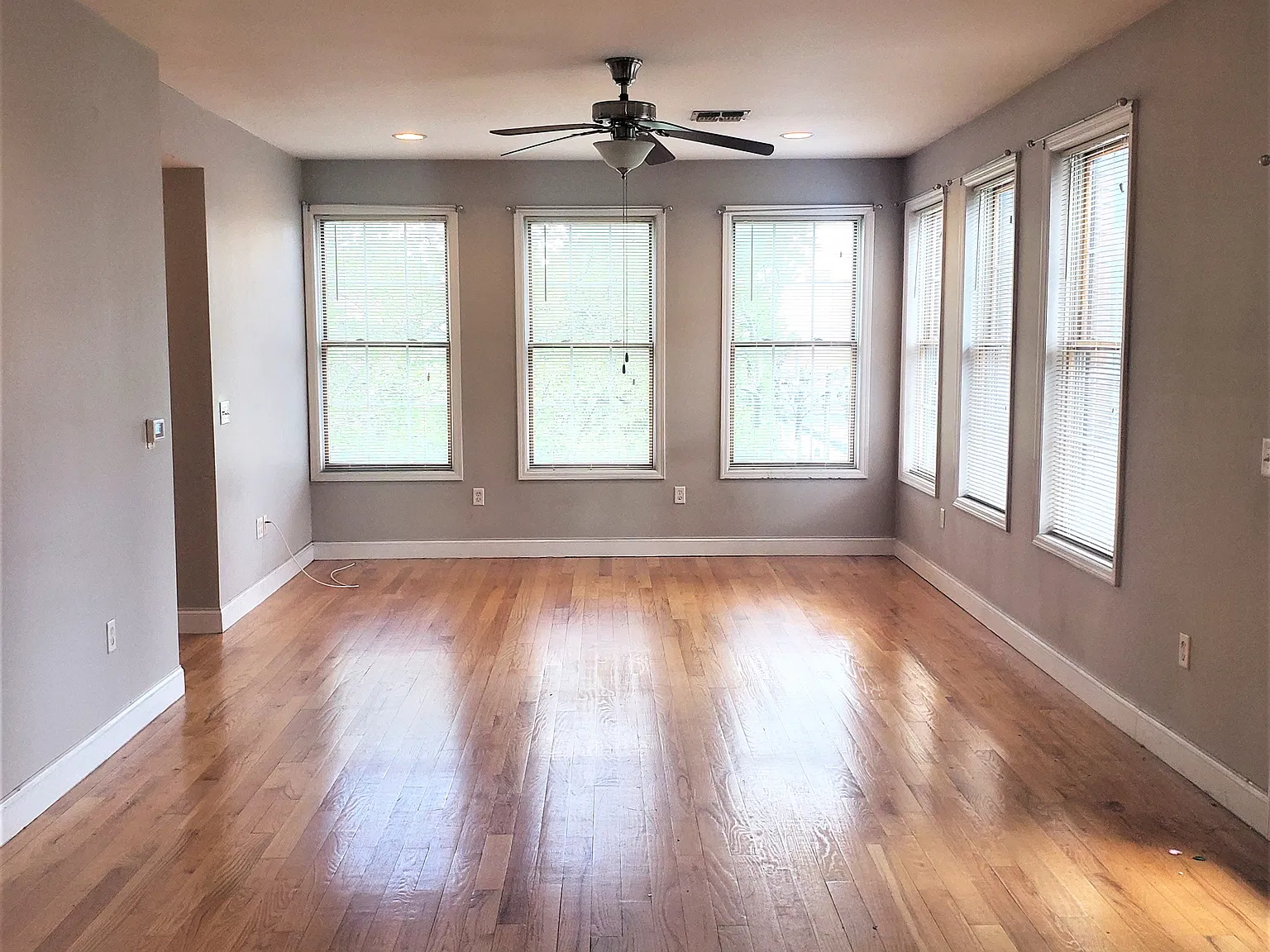 2 bed, 1000 sqft, $2,495 — Photo 3