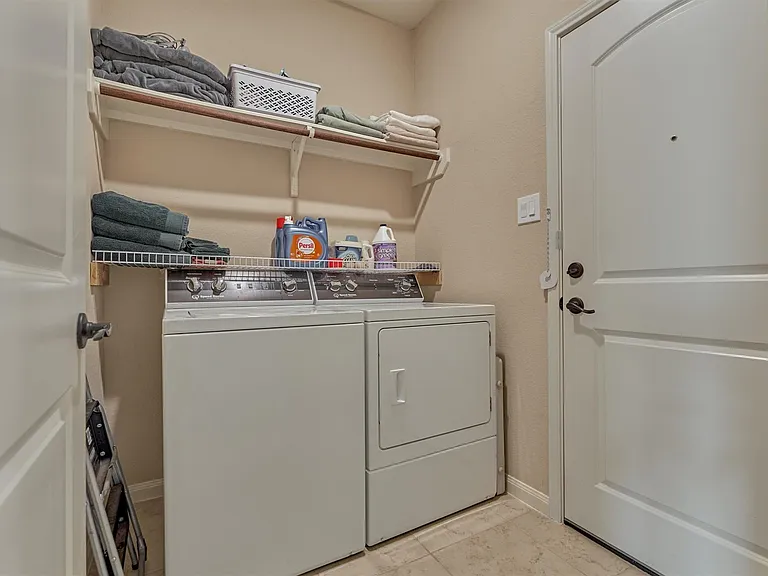 8884 Oval Glass St — Photo 33