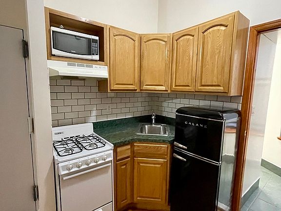 3rd image of 422 E 75th St APT 1RE