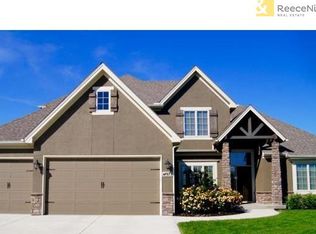 14977 NW 66th St, Parkville, MO 64152