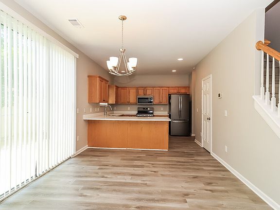 5th image of 284 Hiawassee Dr