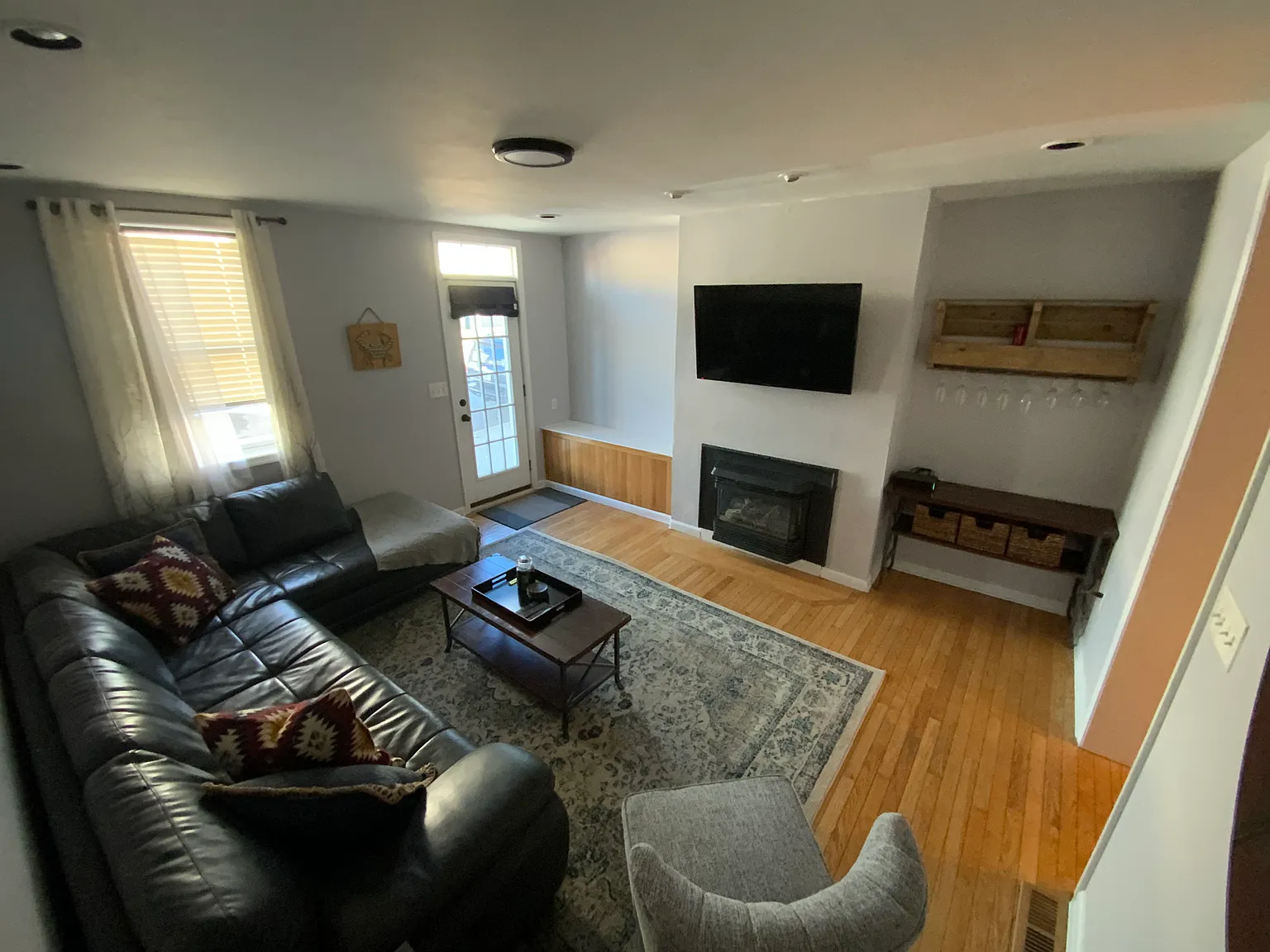 2 bed, 930 sqft, $2,200 — Photo 3