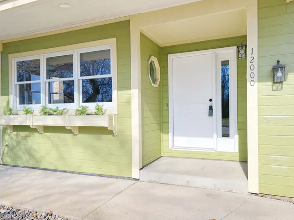 12000 Summerset Ln, Burnsville, MN 55337