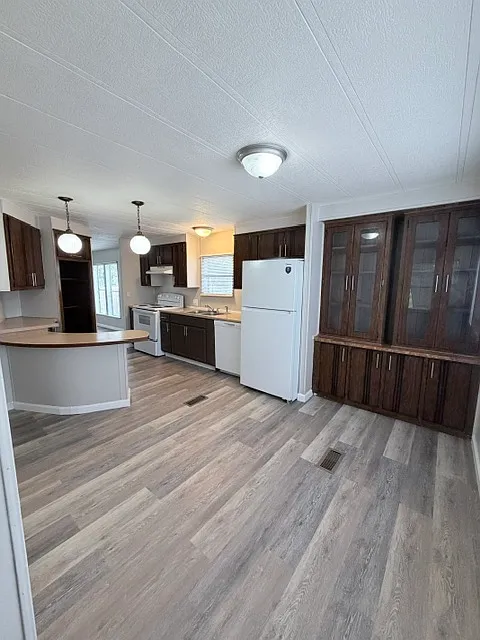 2 bed, 924 sqft, $1,100 — Photo 2