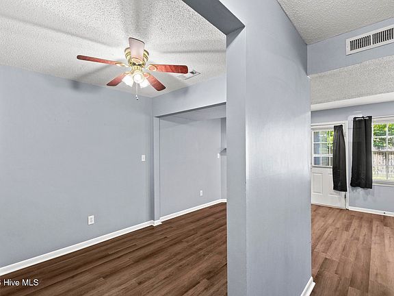 5th image of 125 Palace Circle