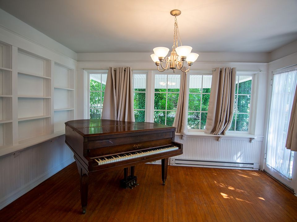 313 W Main St Pilot Mountain NC Zillow