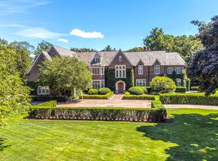 403 N Mayflower Rd, Lake Forest, IL 60045