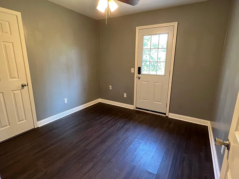 2114 Alison Ave — Photo 9