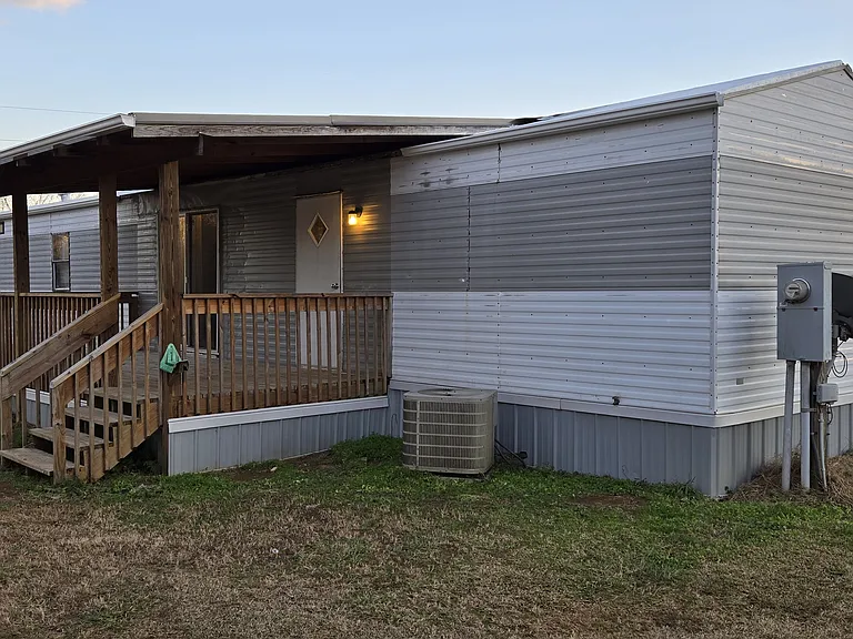 207 Tripp St — Photo 1