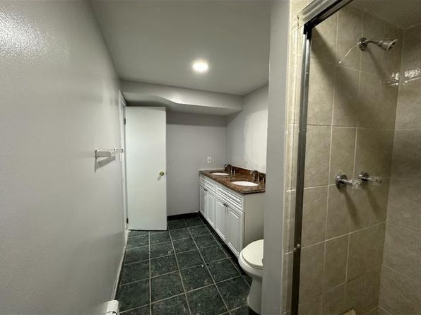 (undisclosed Address), Dix Hills, NY 11746