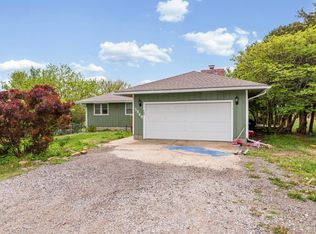 5849 SW Auburn Rd, Topeka, KS 66610