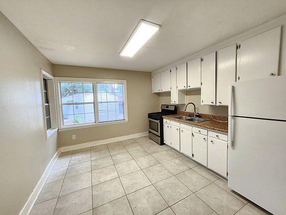 4th image of 3000 Torres Ave