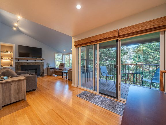 3rd image of 5801 NE Voyage Ave APT 5