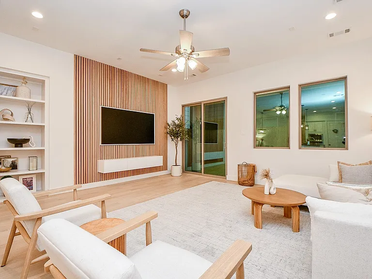 4403 Greeley St — Photo 11