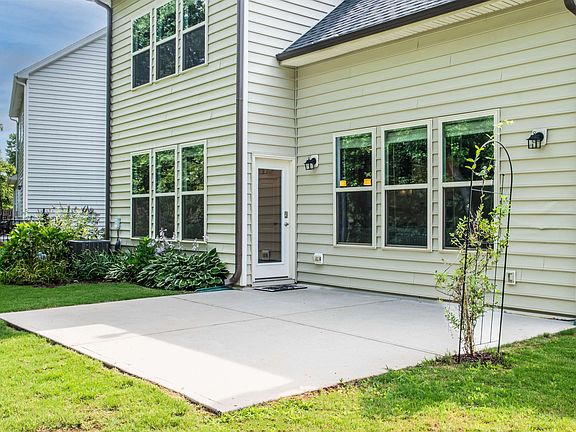 4th image of 318 Botan Way