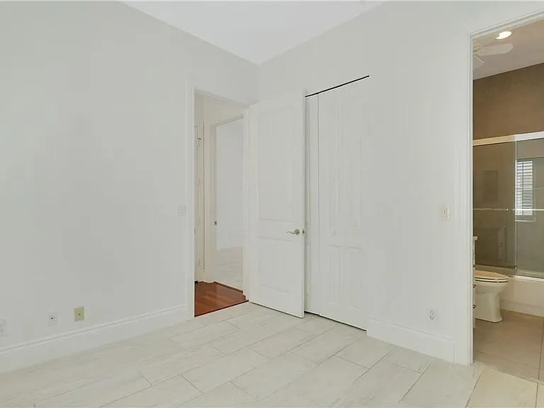 180 NE 6th Ave #Townhouse F — Photo 10