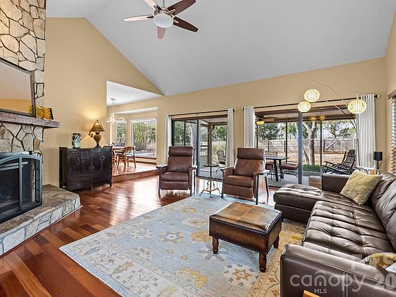 3rd image of 14558 Harbor Estate Rd