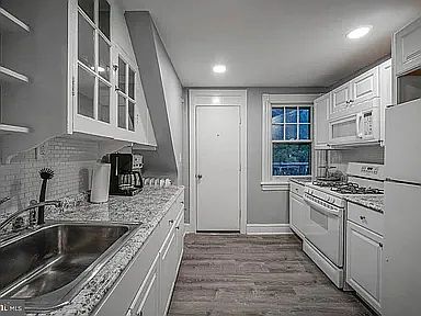 4th image of 107 Owen Ave Floor 3