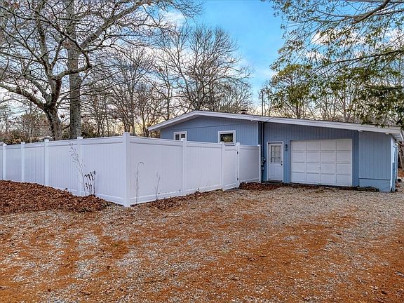 2nd image of 423 Lincoln Rd