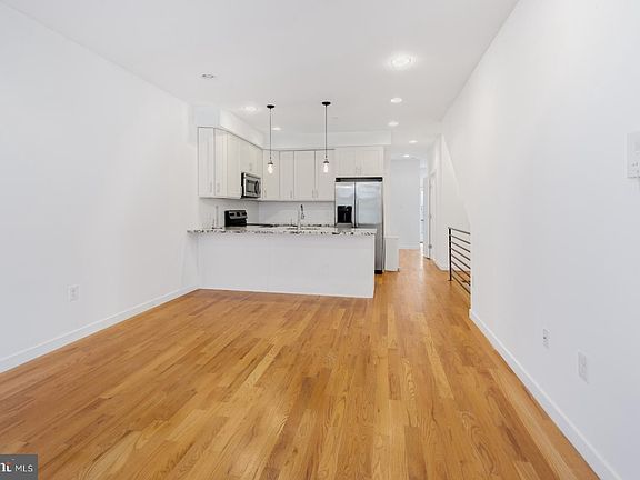 2nd image of 2311 E Oakdale St #1