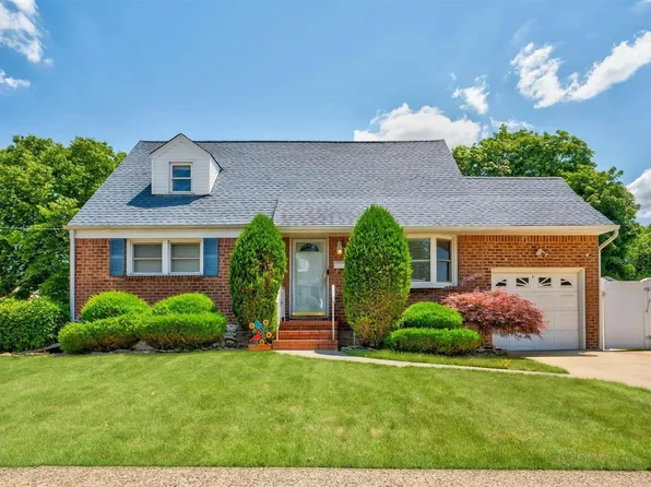 132 Lincoln Road, Franklin Square, NY 11010