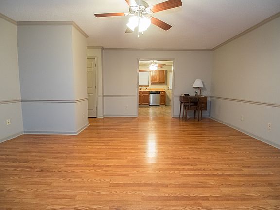2nd image of 521 N Maple St