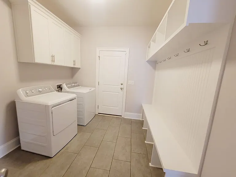 2385 Sweet Valley Hts — Photo 40