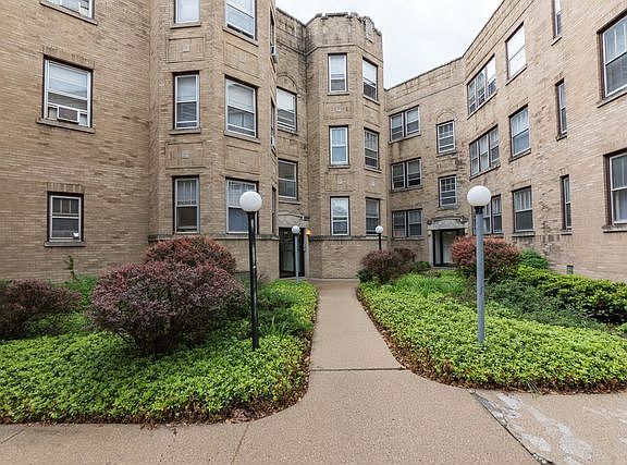4th image of 903 W Altgeld St APT 1B