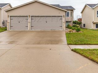 946 38 1/2 Ave W, West Fargo, ND 58078