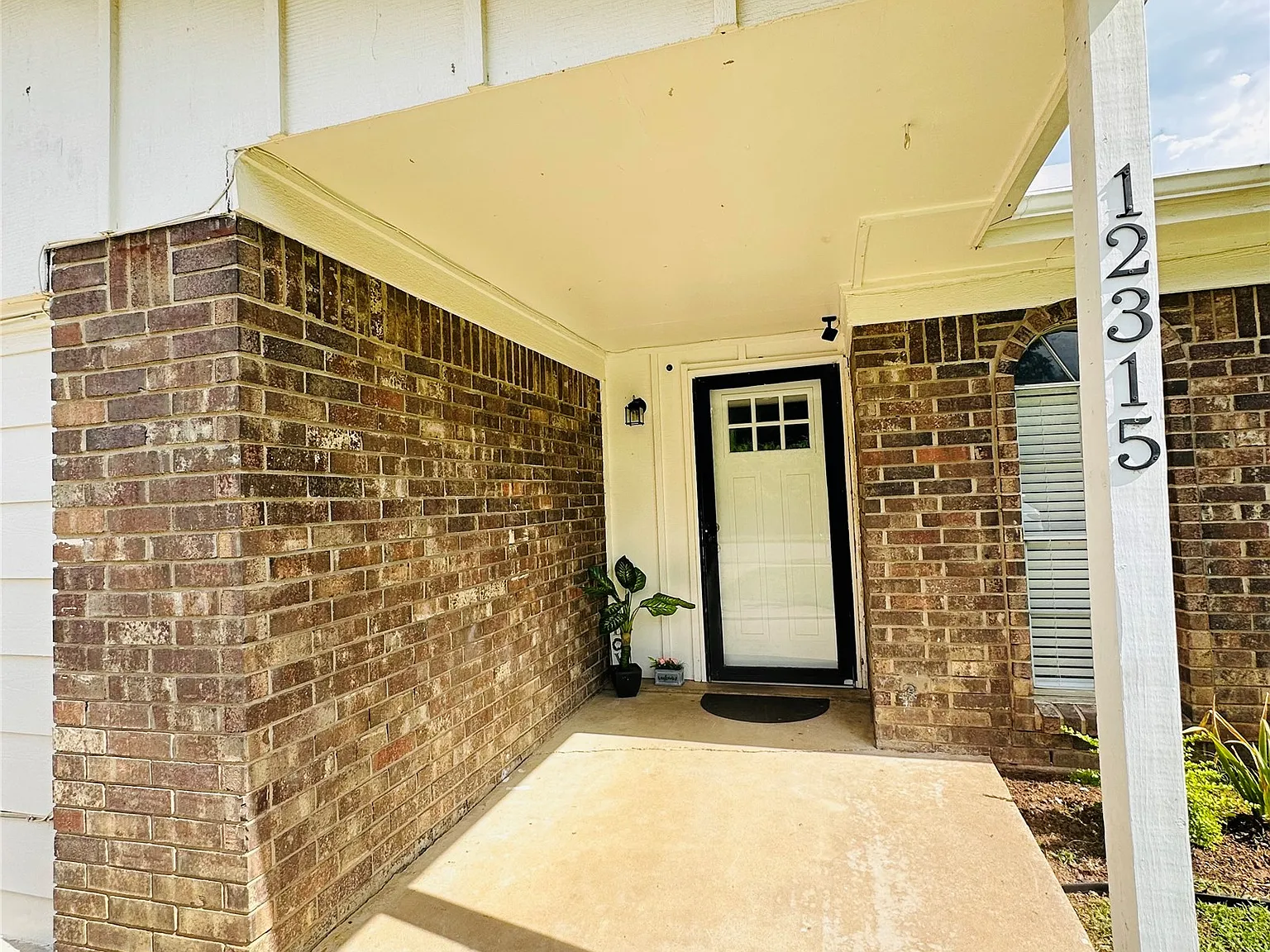 4 bed, 2.0 bath, 1452 sqft, $1,595 — Photo 2