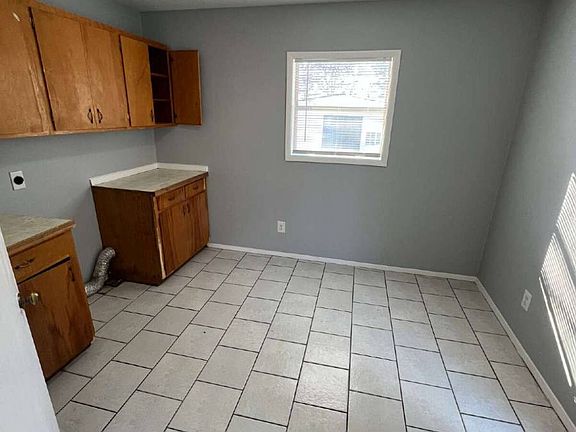 5th image of 3307 Kingsbury St