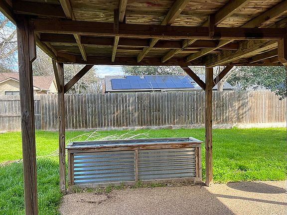4th image of 4112 Kenwood Dr