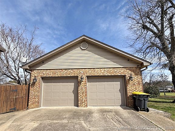 5th image of 445 E Keetoowah St
