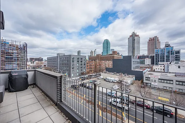 Sold by Modern Spaces | media 10