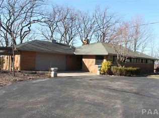 1275 N Skyview Dr, East Peoria, IL 61611