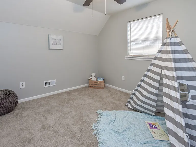 1423 Goldfinch Ln — Photo 27
