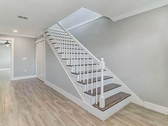 5th image of 841B Mary St