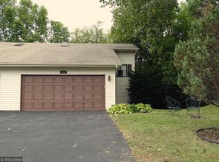 1287 Hilltop Ct, Saint Paul, MN 55109