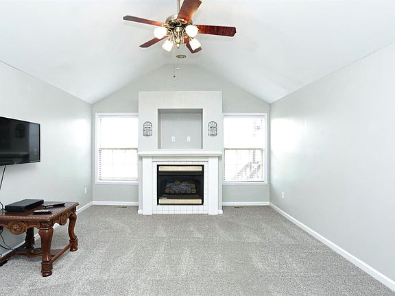4th image of 112 General Cleburne Dr