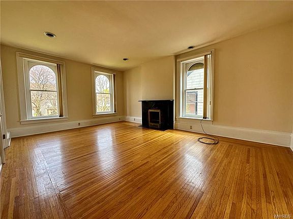 4th image of 698 Columbus Pkwy