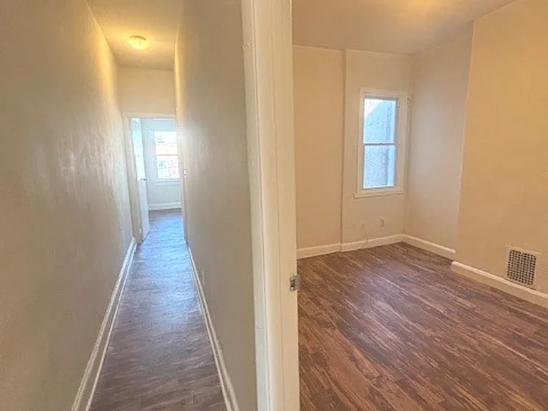 2518 W Fairmount Ave — Photo 12