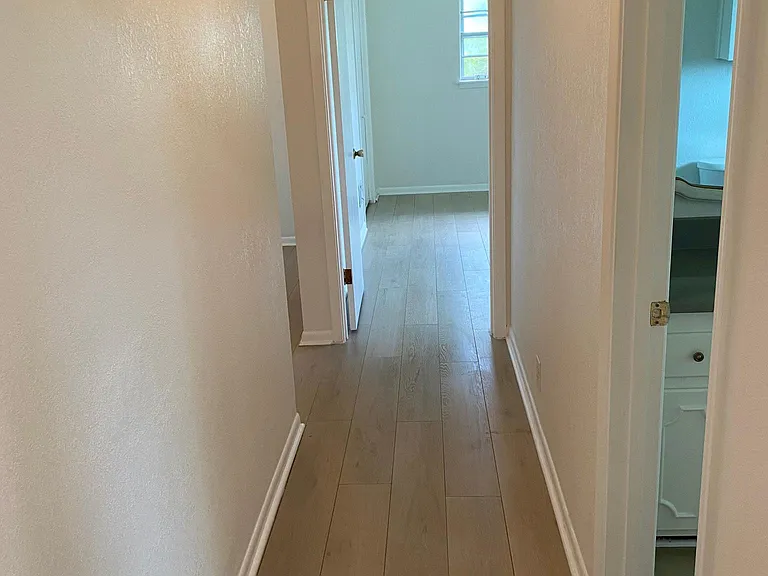 2500 W Elm St — Photo 10