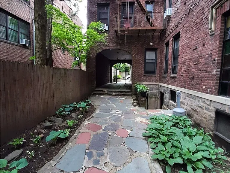 1 Hillside Ave #1A — Photo 27