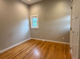 87 North Rd, Hampton Bays, NY 11946