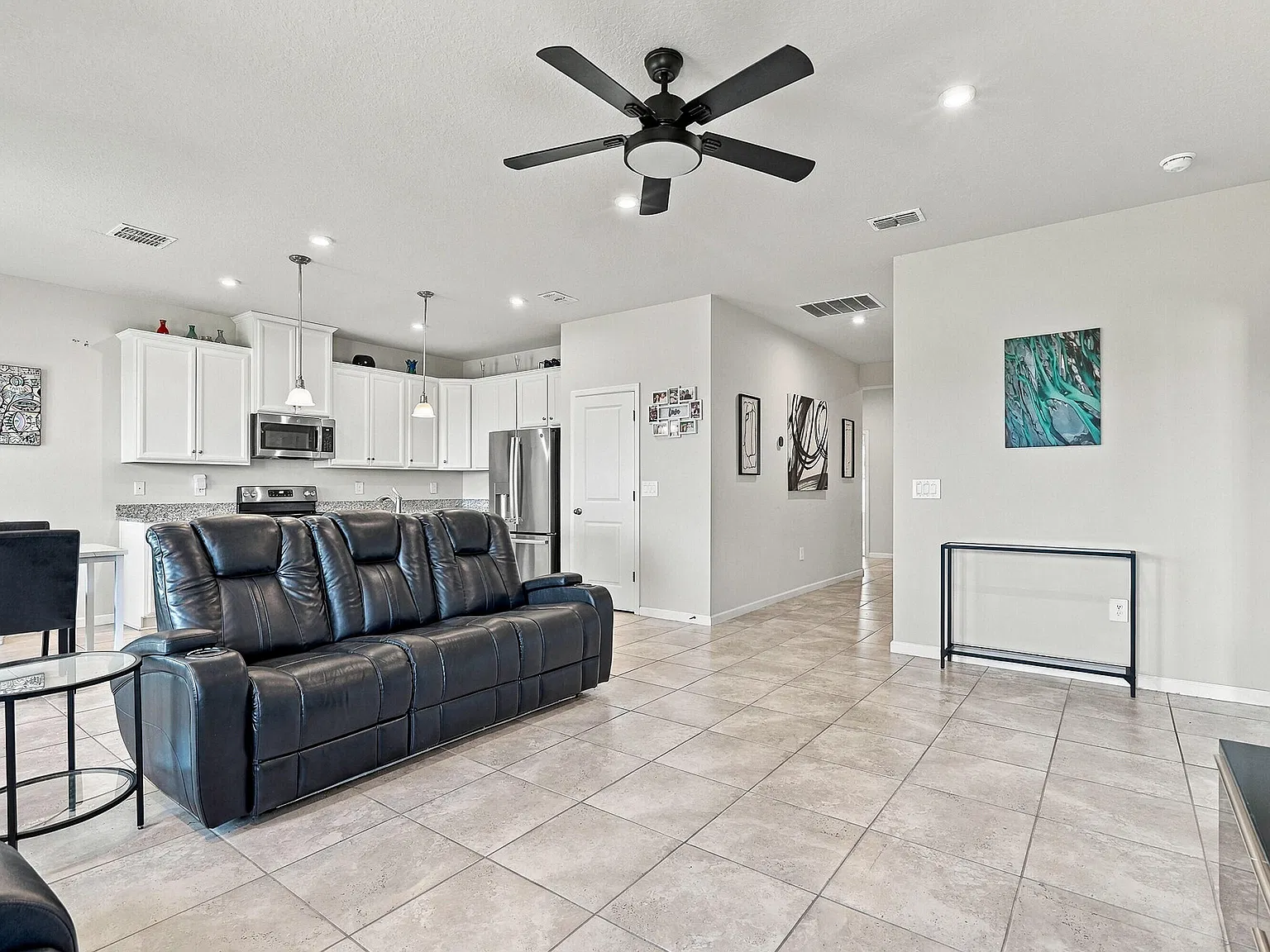 3 bed, 2.0 bath, 1549 sqft, $3,600 — Photo 4